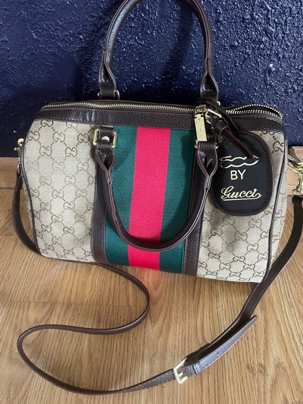 GGee monogram logo duffle bag purse crossbody really nice 😍😍💕